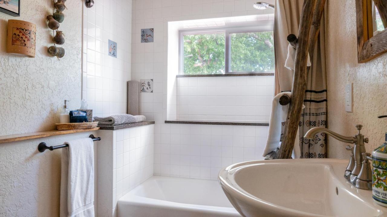 | Red Horse Bed and Breakfast