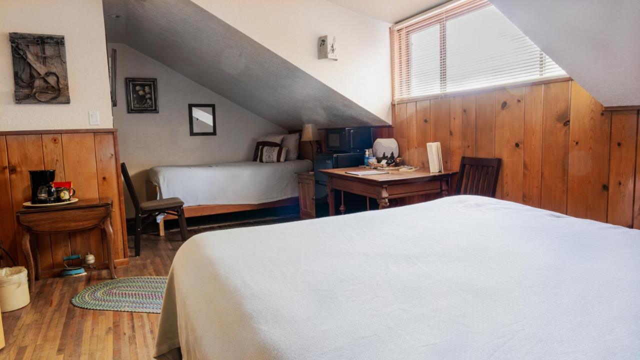 | Red Horse Bed and Breakfast