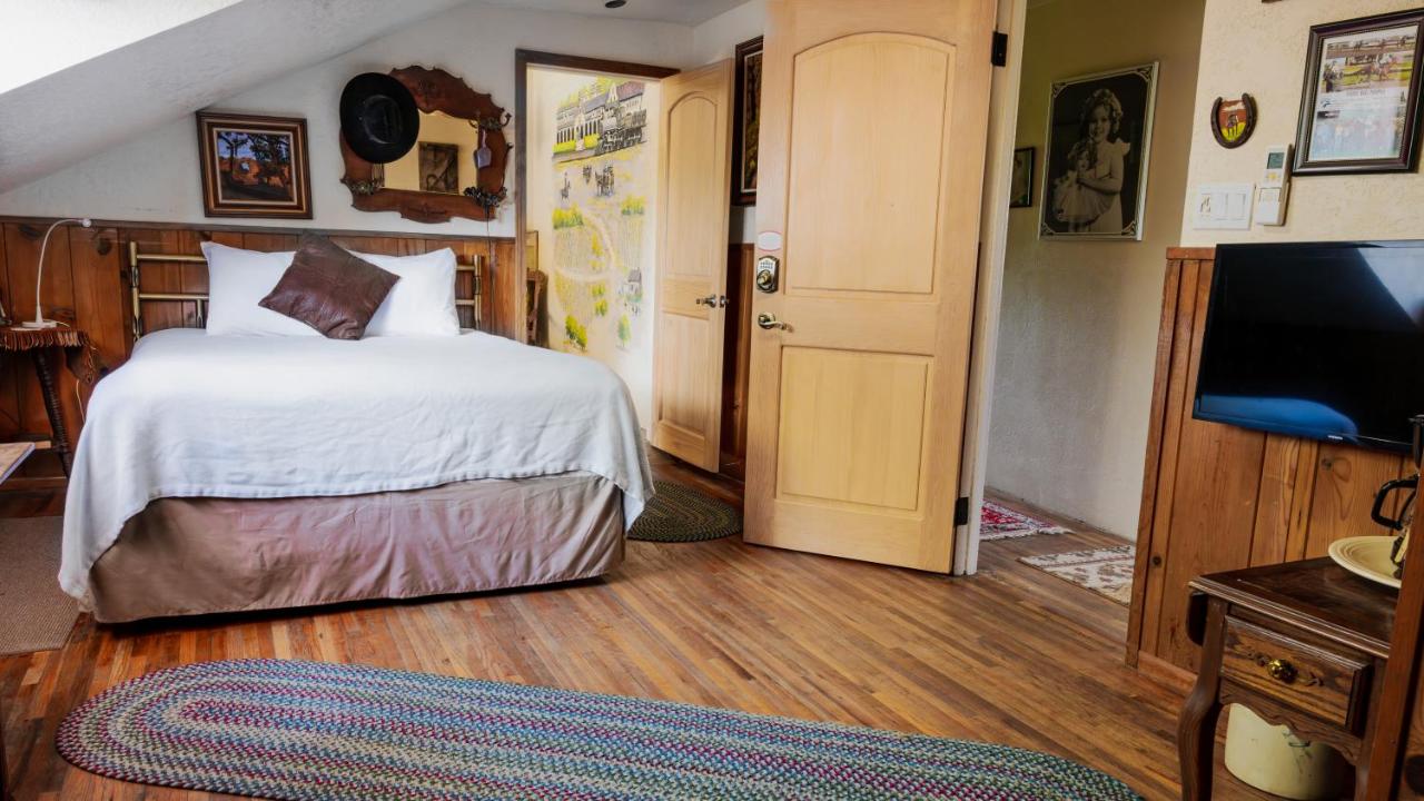 | Red Horse Bed and Breakfast