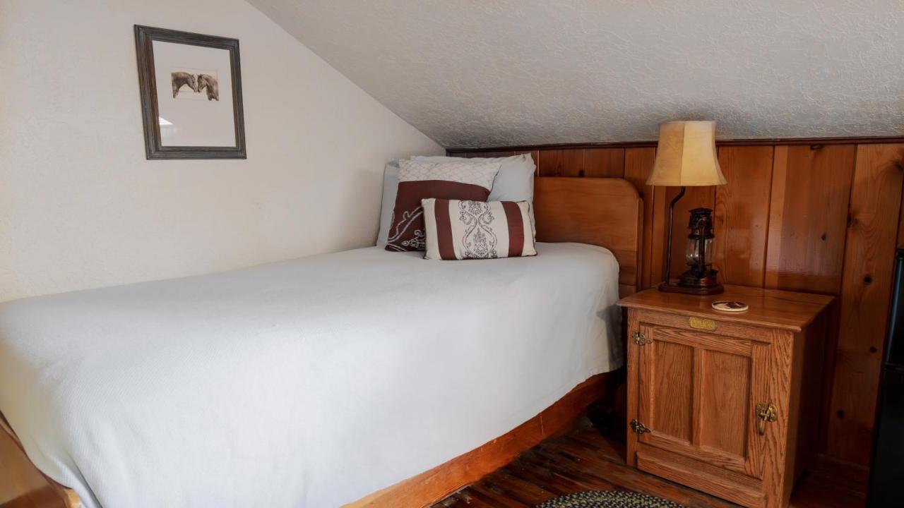 | Red Horse Bed and Breakfast