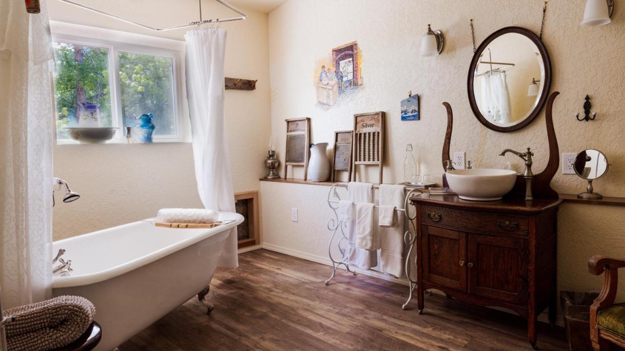 | Red Horse Bed and Breakfast