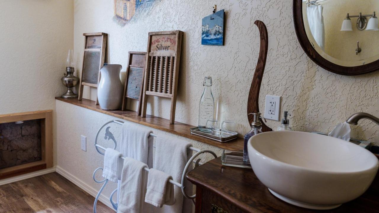 | Red Horse Bed and Breakfast
