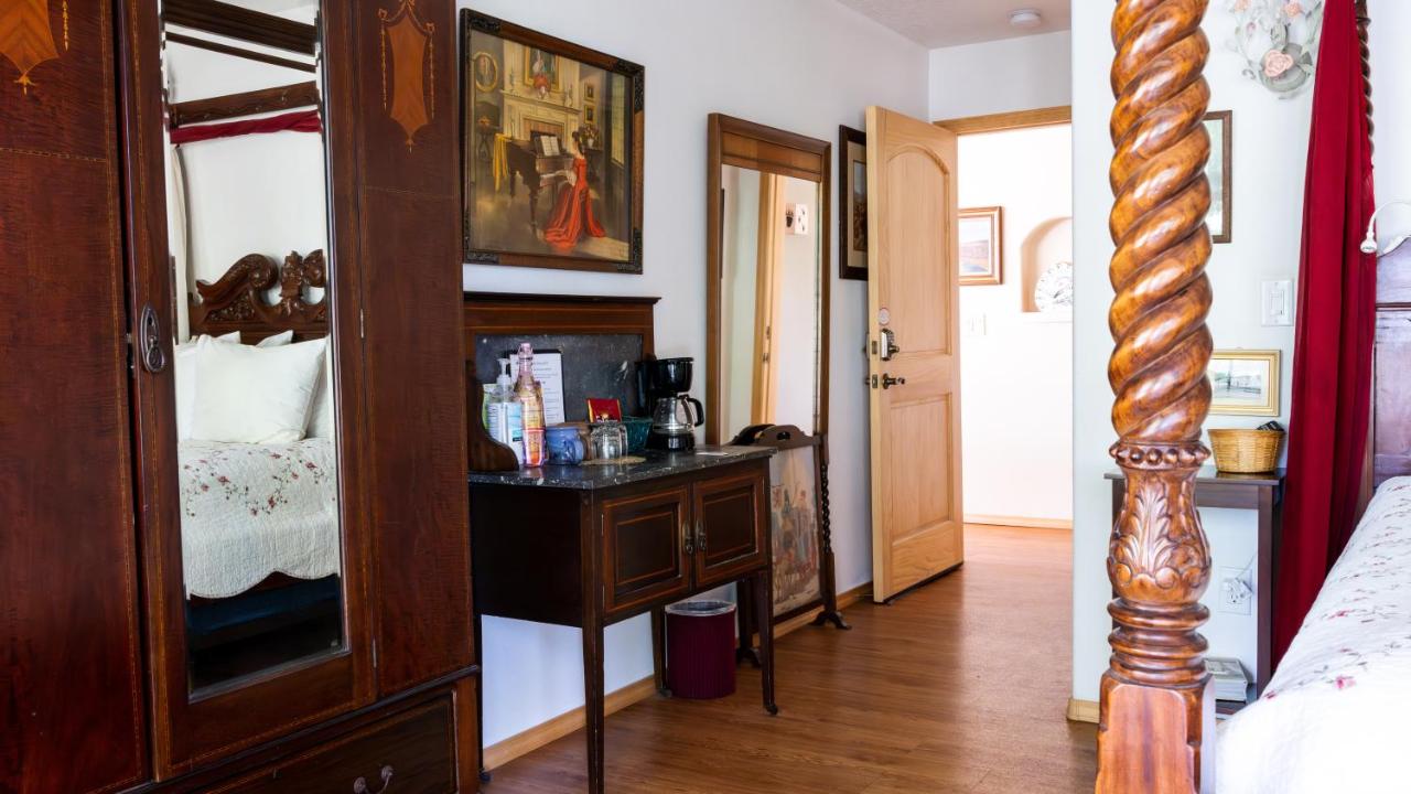 | Red Horse Bed and Breakfast
