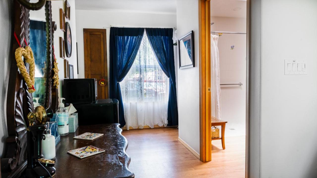 | Red Horse Bed and Breakfast