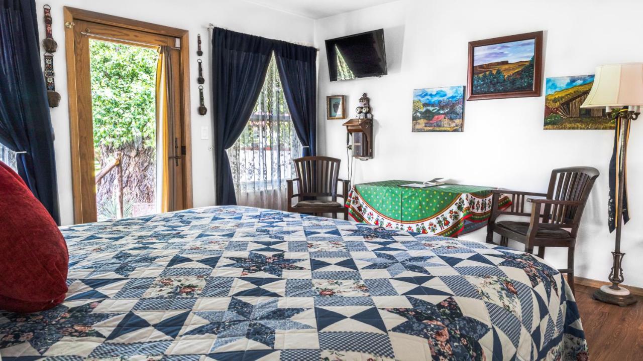 | Red Horse Bed and Breakfast