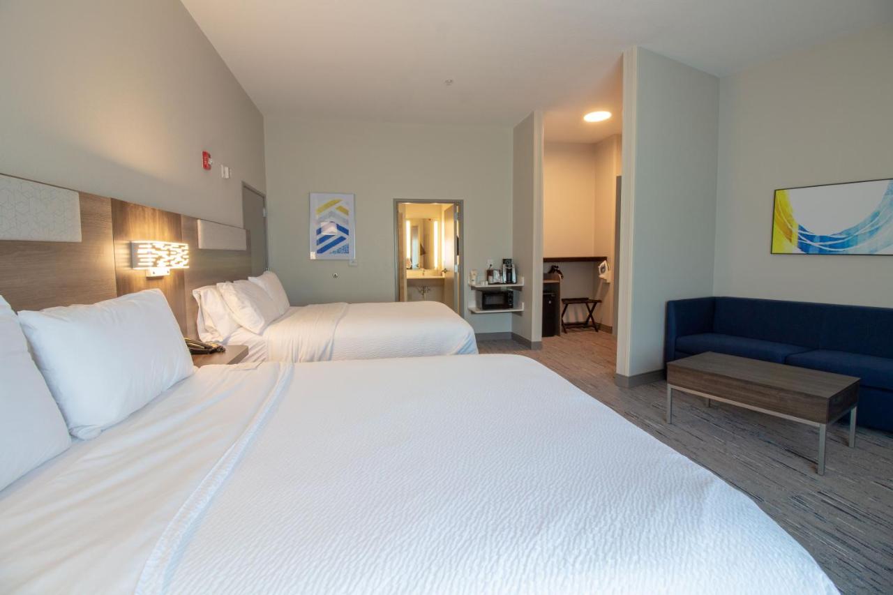 Queen Room with Roll in Shower - Hearing Accessible/Non-Smoking at Holiday Inn Express Leland - Wilmington Area, an IHG Hotel