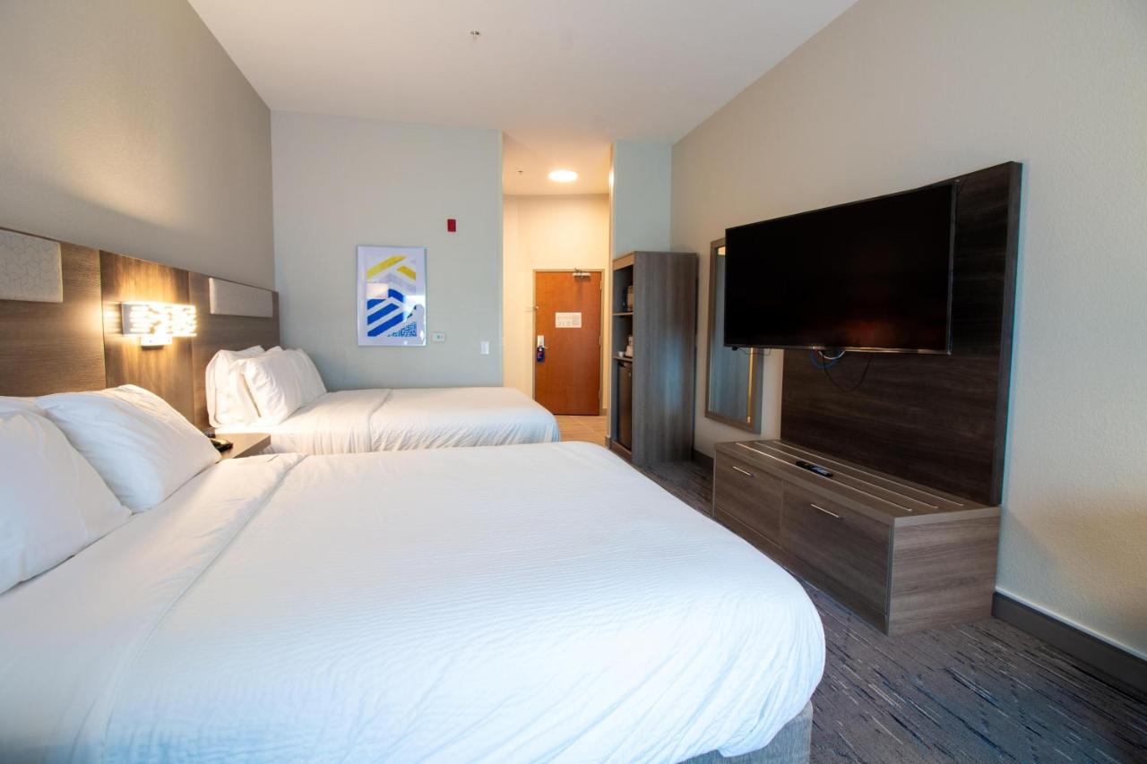 Executive Queen Room - Non-Smoking at Holiday Inn Express Leland - Wilmington Area, an IHG Hotel