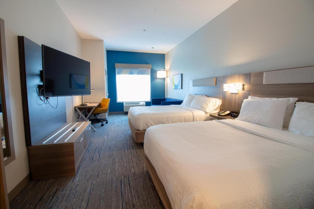 Queen Room with Roll in Shower - Hearing Accessible/Non-Smoking at Holiday Inn Express Leland - Wilmington Area, an IHG Hotel