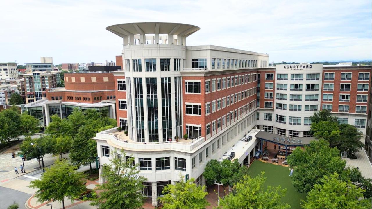 | Courtyard Greenville Downtown