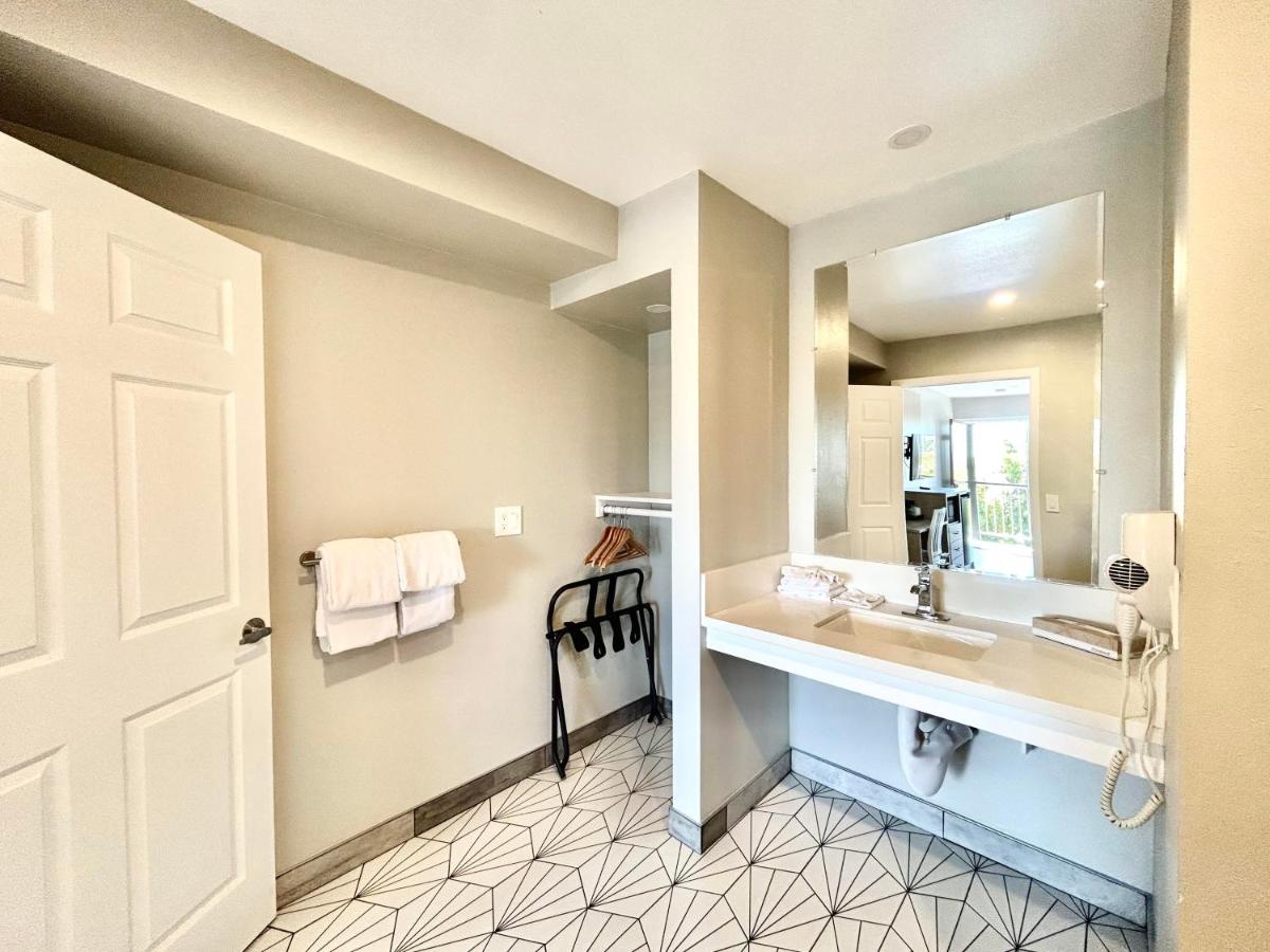 | Alamo Inn and Suites - Convention Center