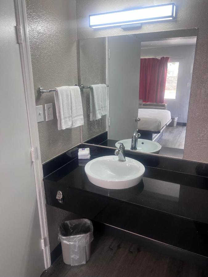 Queen Room at Motel 6-Orlando, FL - Winter Park