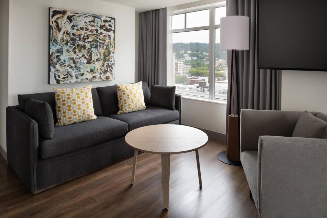 Corner King Room at The Bidwell Marriott Portland