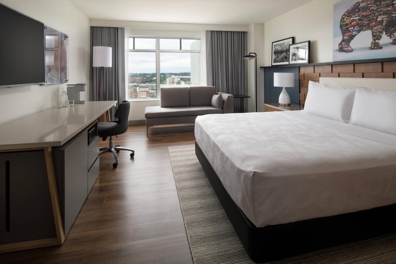 Club King Room with Lounge Access at The Bidwell Marriott Portland