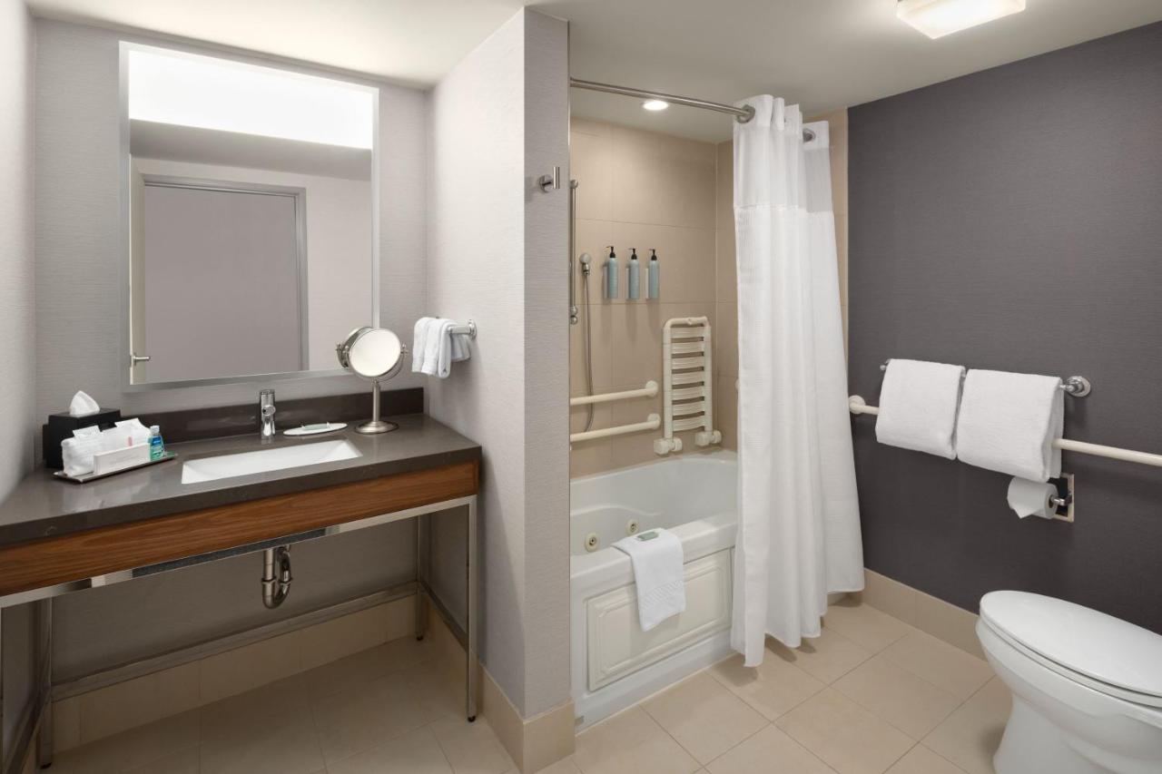 Standard Queen Room with Two Queen Beds at Courtyard by Marriott Seattle Bellevue/Downtown