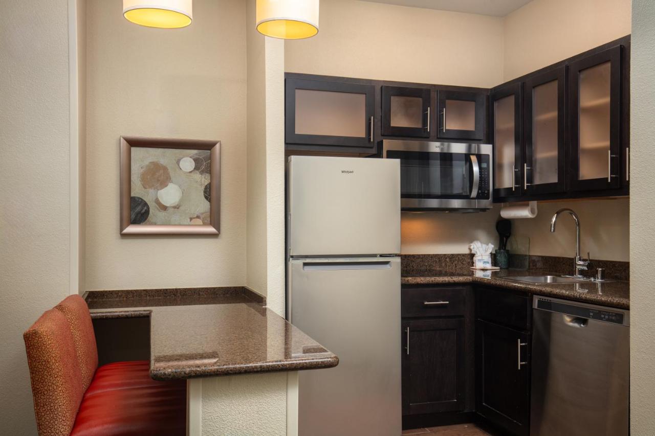 One Bedroom Suite with One Queen Bed Conference Style at Staybridge Suites Fairfield Napa Valley Area by IHG