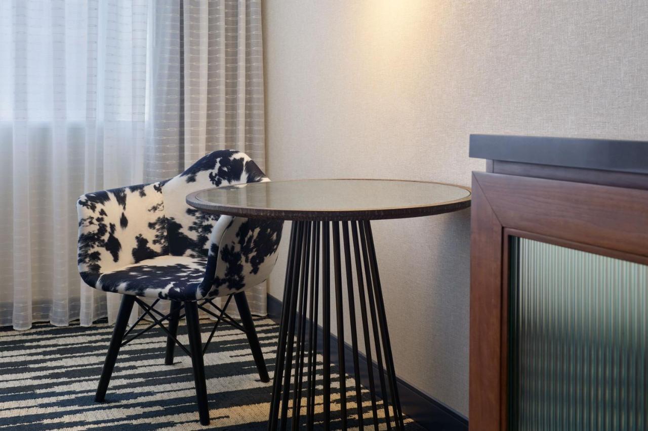 Metropolitan King Room at The Leo Kent Hotel, Tucson, a Tribute Portfolio Hotel