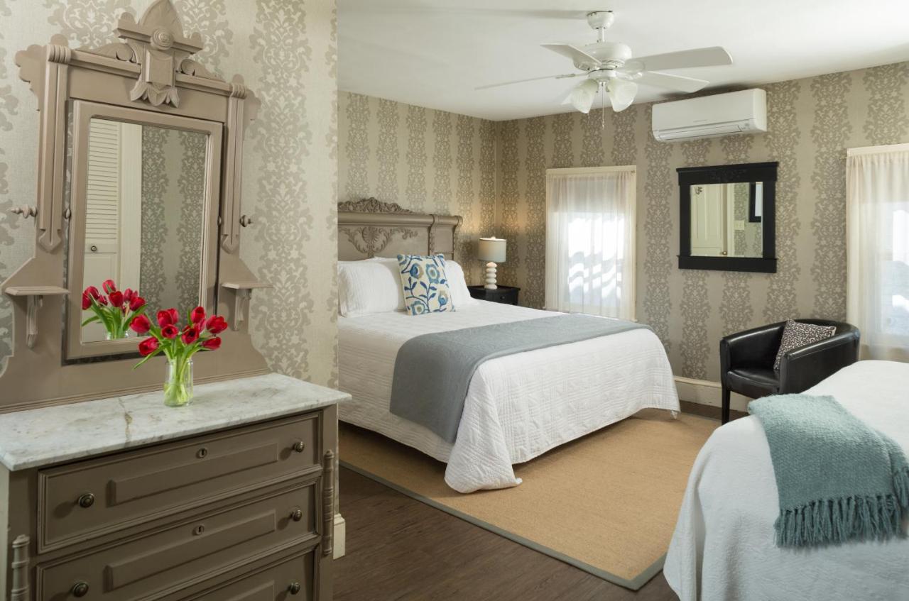  | The Carroll Villa Hotel