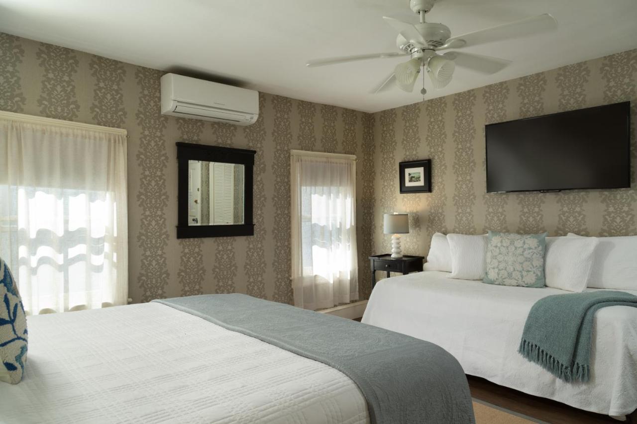  | The Carroll Villa Hotel