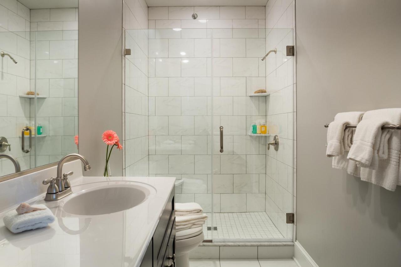  | The Carroll Villa Hotel