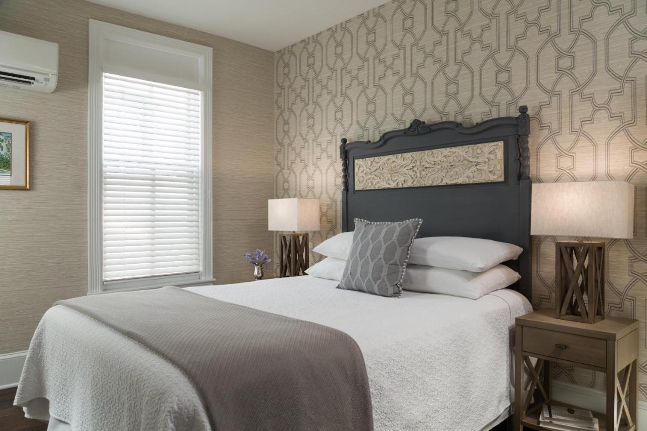  | The Carroll Villa Hotel