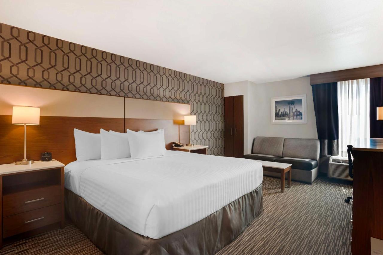 King Room with Roll-In Shower - Disability Access at Best Western Plus Commerce Hotel