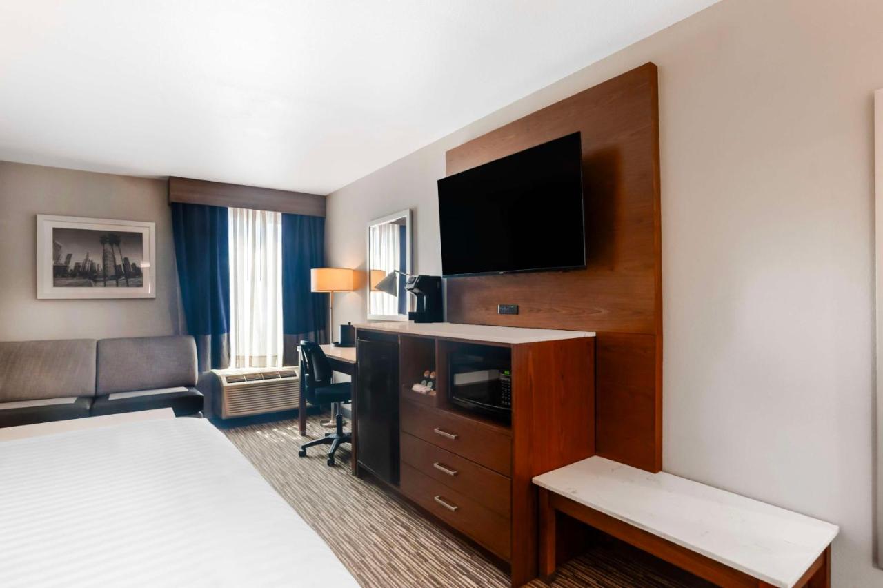 King Room with Roll-In Shower - Disability Access at Best Western Plus Commerce Hotel