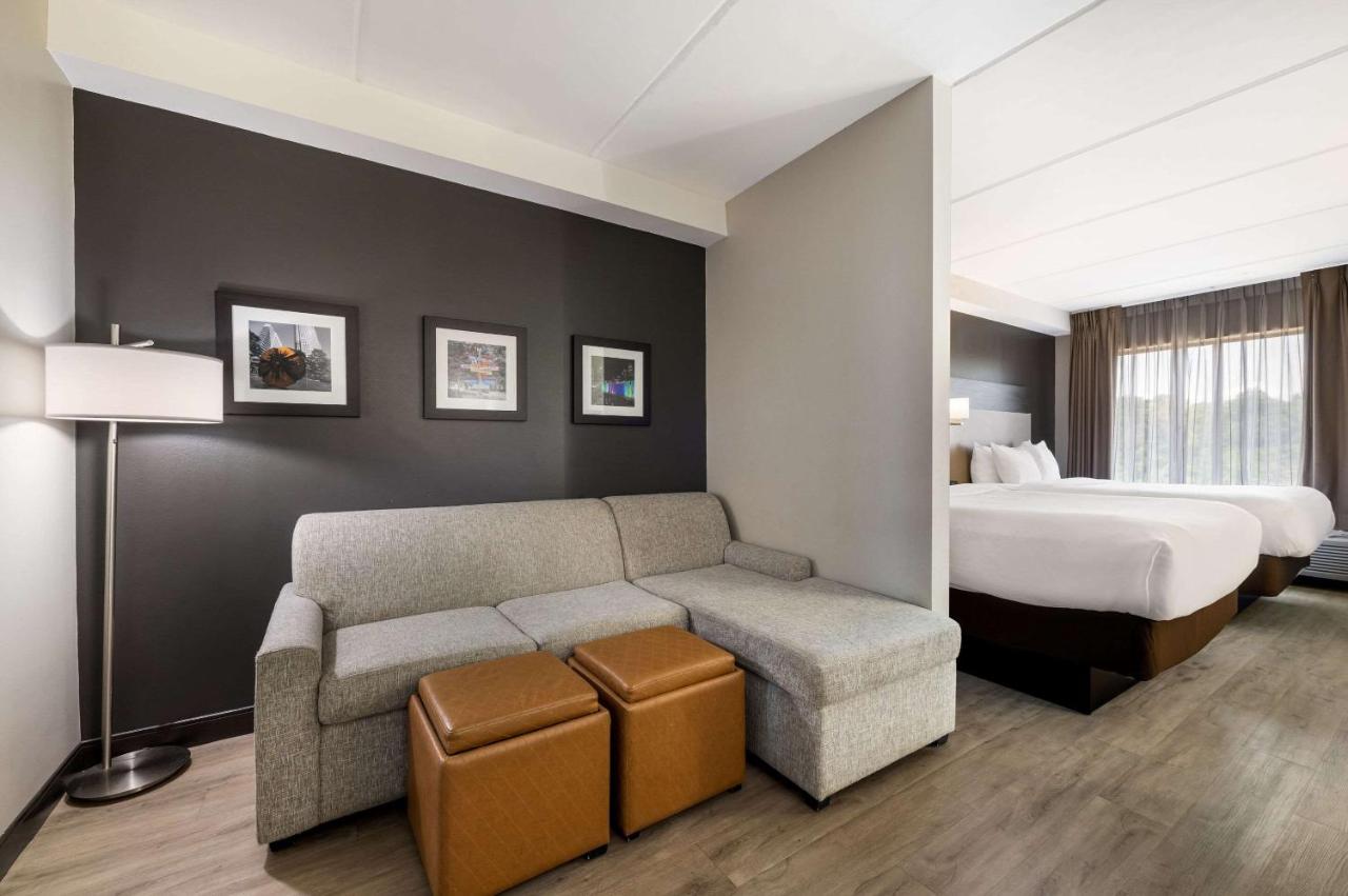 Queen Suite with Two Queen Beds - Non-Smoking at Comfort Suites Northlake