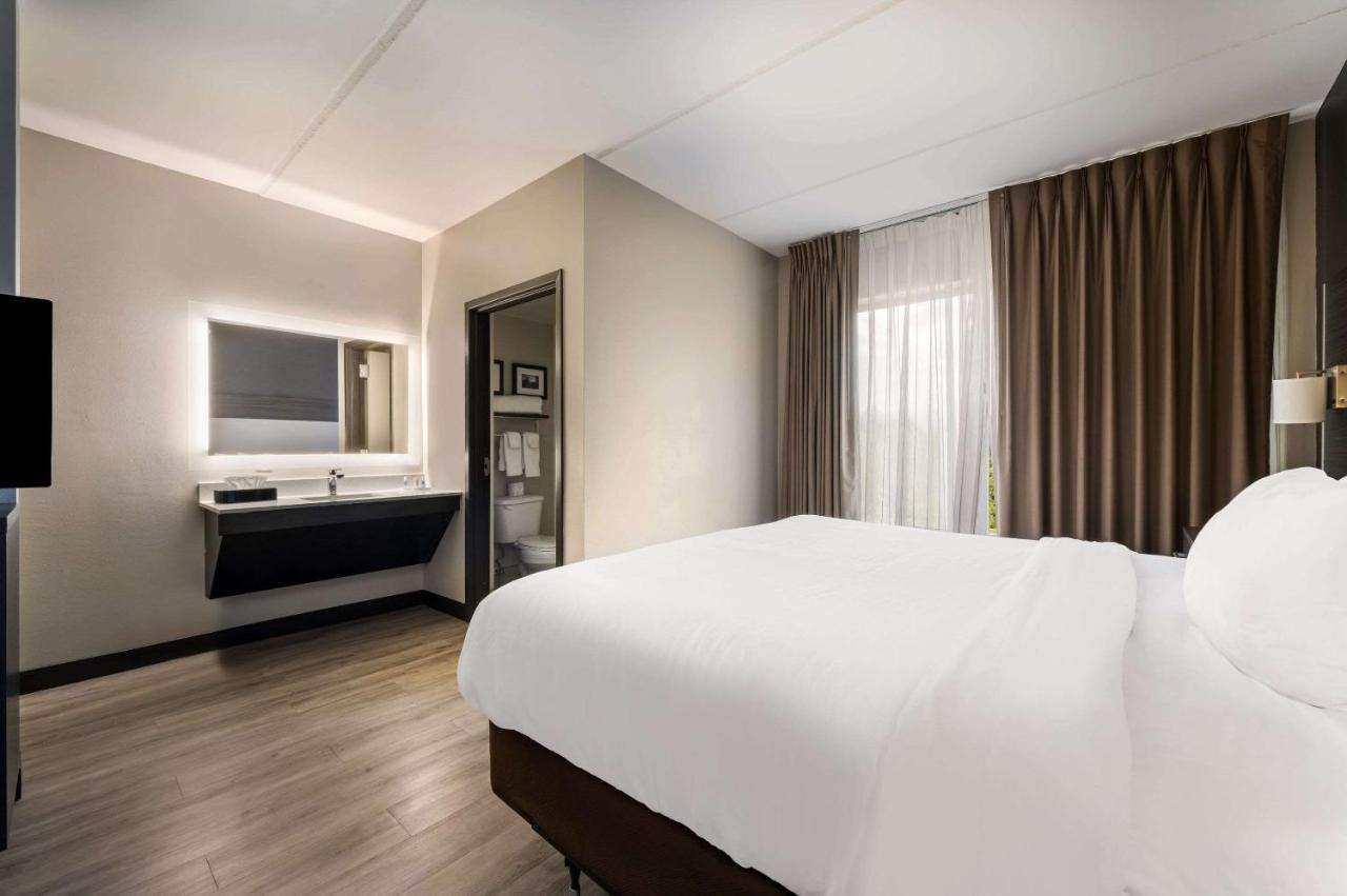 King Suite - Non-Smoking at Comfort Suites Northlake