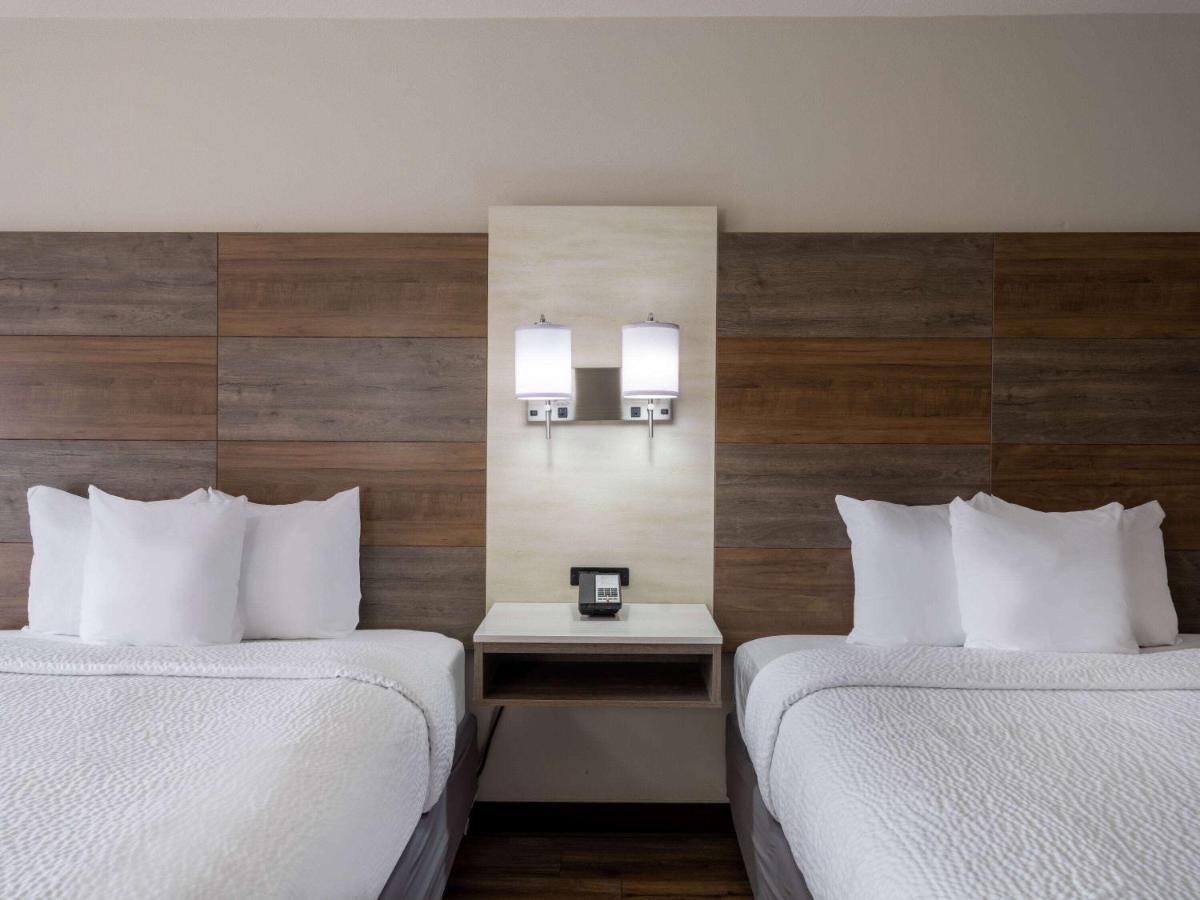 Queen Room with Two Queen Beds, Mobility Access and Bathtub with Grab Bars, Non-Smoking at Days Inn by Wyndham Clemson