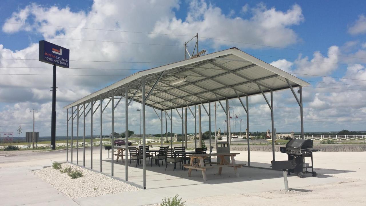 | Instalodge Hotel and Suites Karnes City