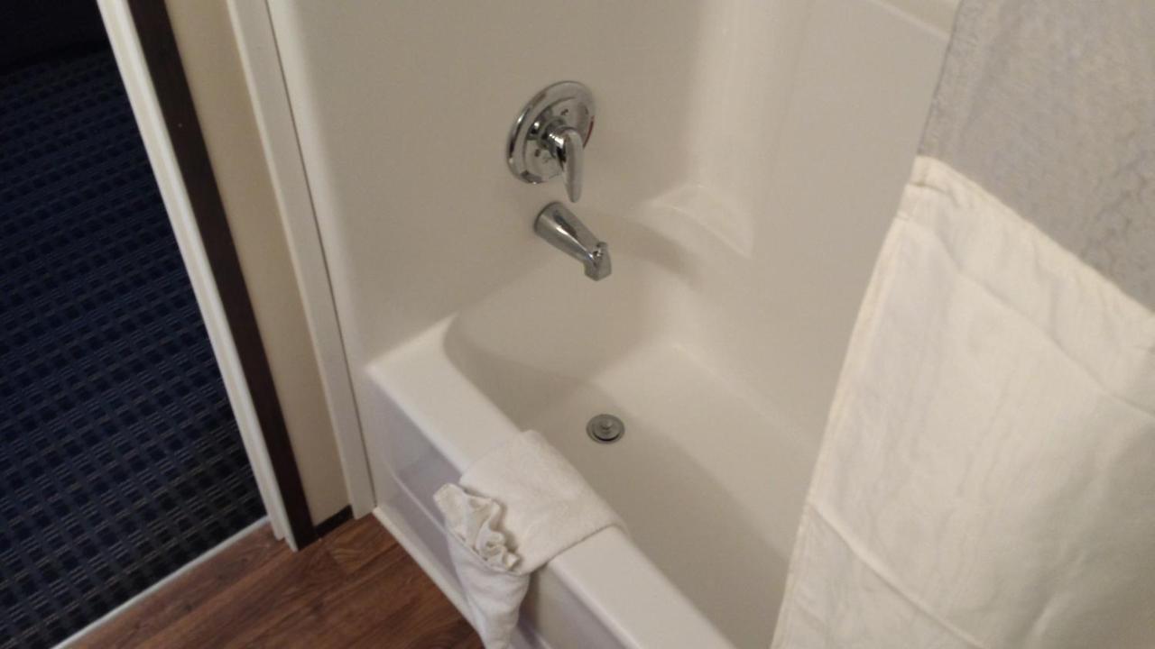 | Instalodge Hotel and Suites Karnes City