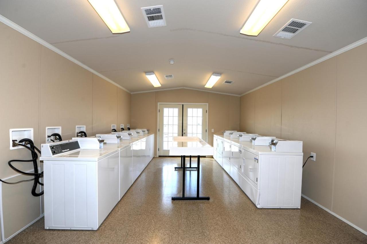 | Instalodge Hotel and Suites Karnes City