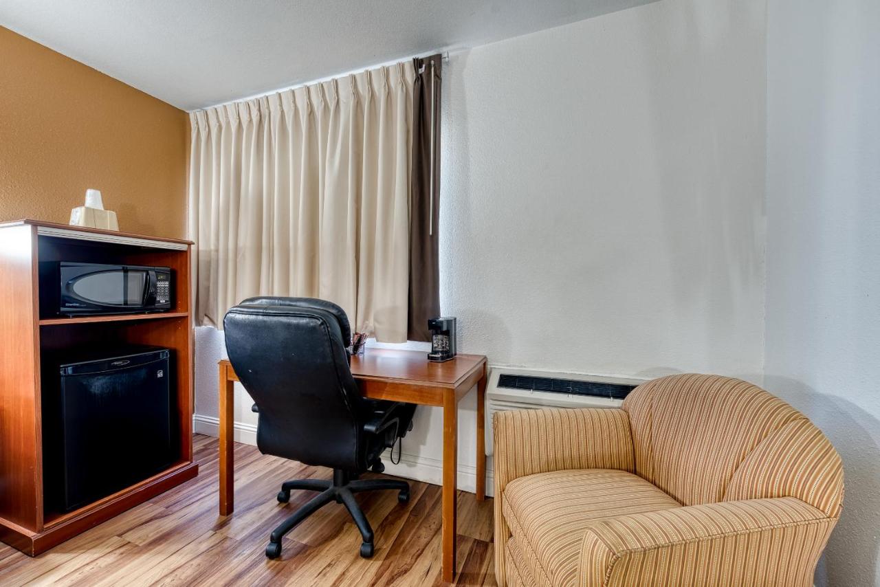 King Room - Non-Smoking at Super 8 by Wyndham Alamosa
