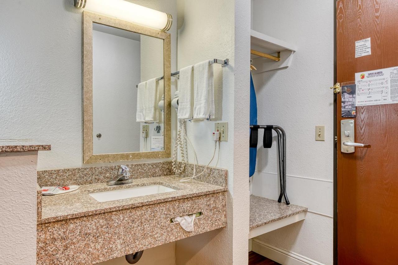 King Room - Non-Smoking at Super 8 by Wyndham Alamosa