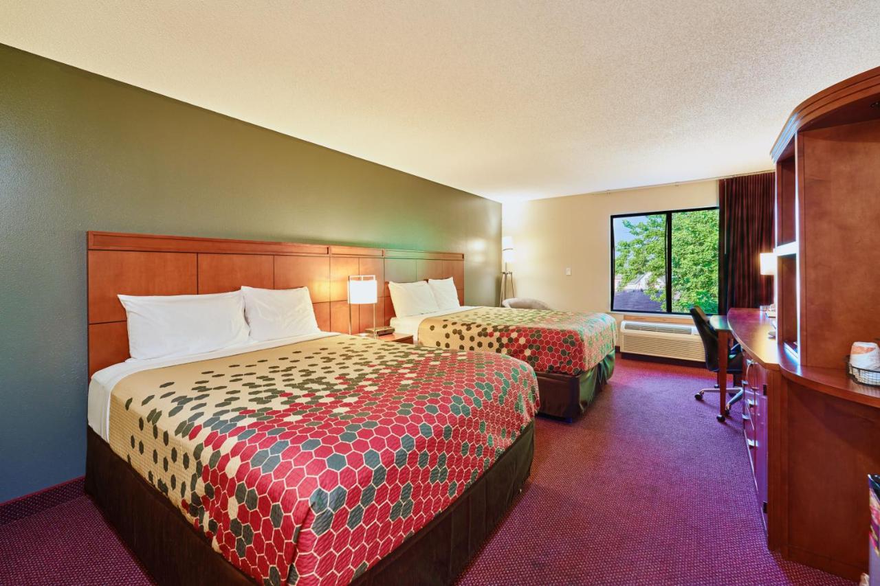 Double Room - Accessible/Non-Smoking at Econo Lodge Maquoketa