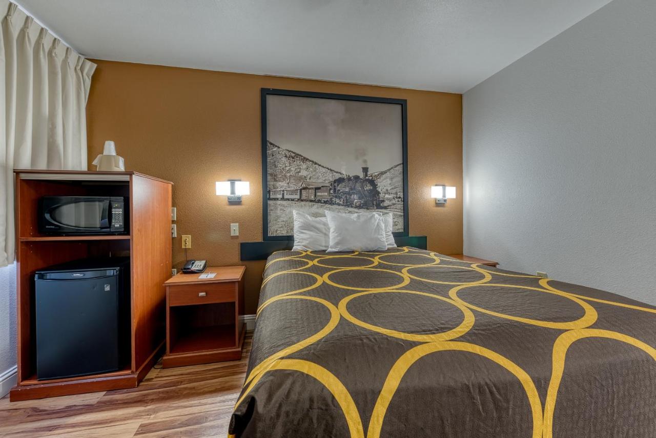 Queen Room - Mobility Access/Non-Smoking at Super 8 by Wyndham Alamosa