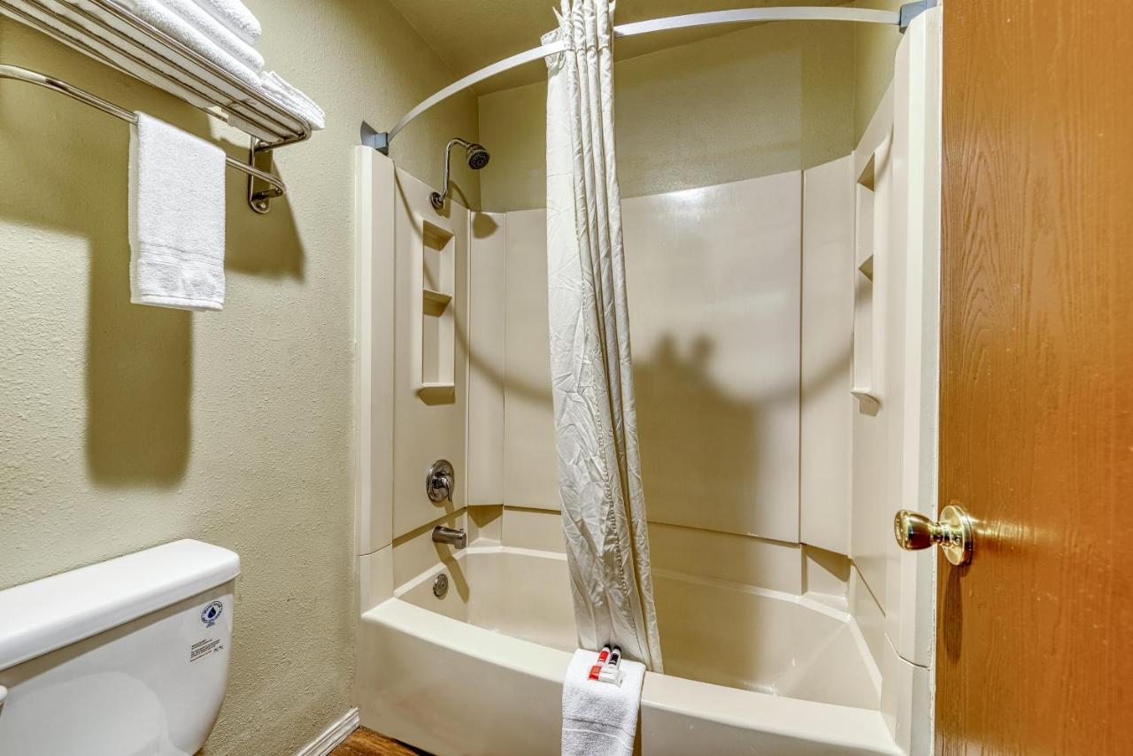 Studio Suite with Three King Beds - Non-Smoking at Super 8 by Wyndham Alamosa