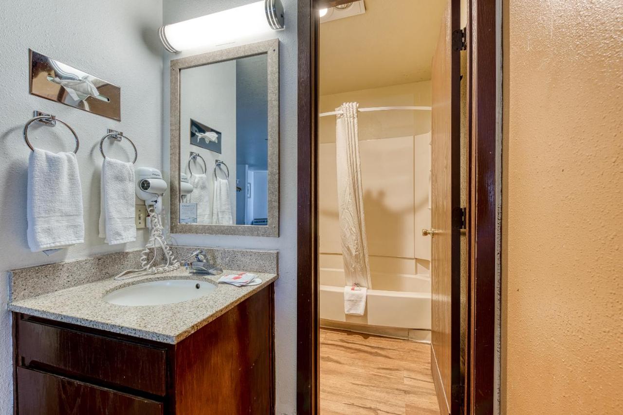 Studio Suite with Three King Beds - Non-Smoking at Super 8 by Wyndham Alamosa