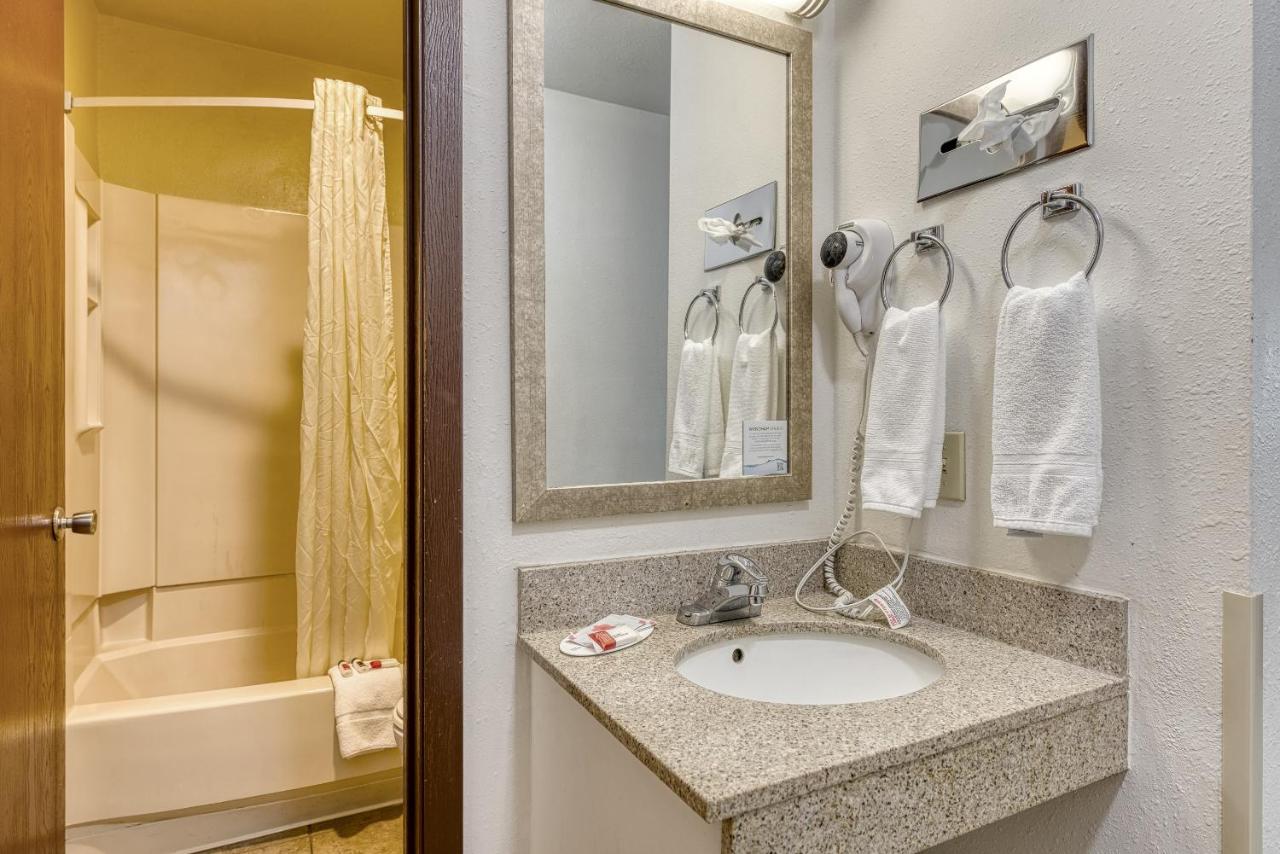 Queen Room with Two Queen Beds - Dog Friendly/Non-Smoking at Super 8 by Wyndham Alamosa