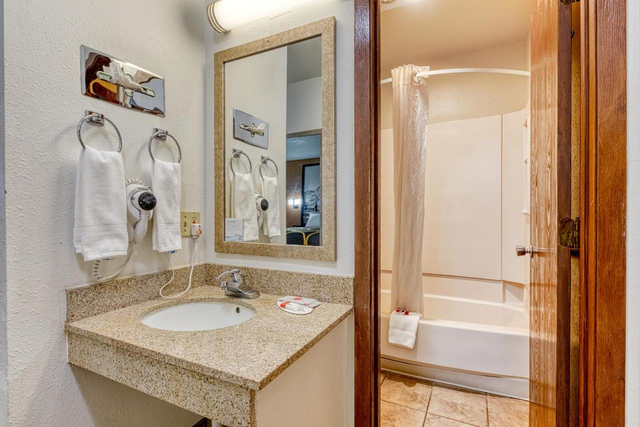 King Room - Dog Friendly - Non-Smoking at Super 8 by Wyndham Alamosa
