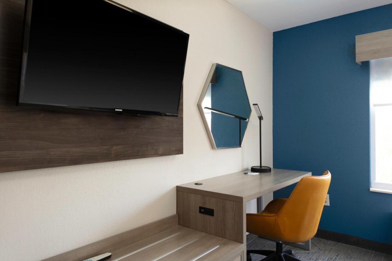 Standard King Room - Communications Mobility Accessible at Holiday Inn Express Rocky Mount Sports Center by IHG