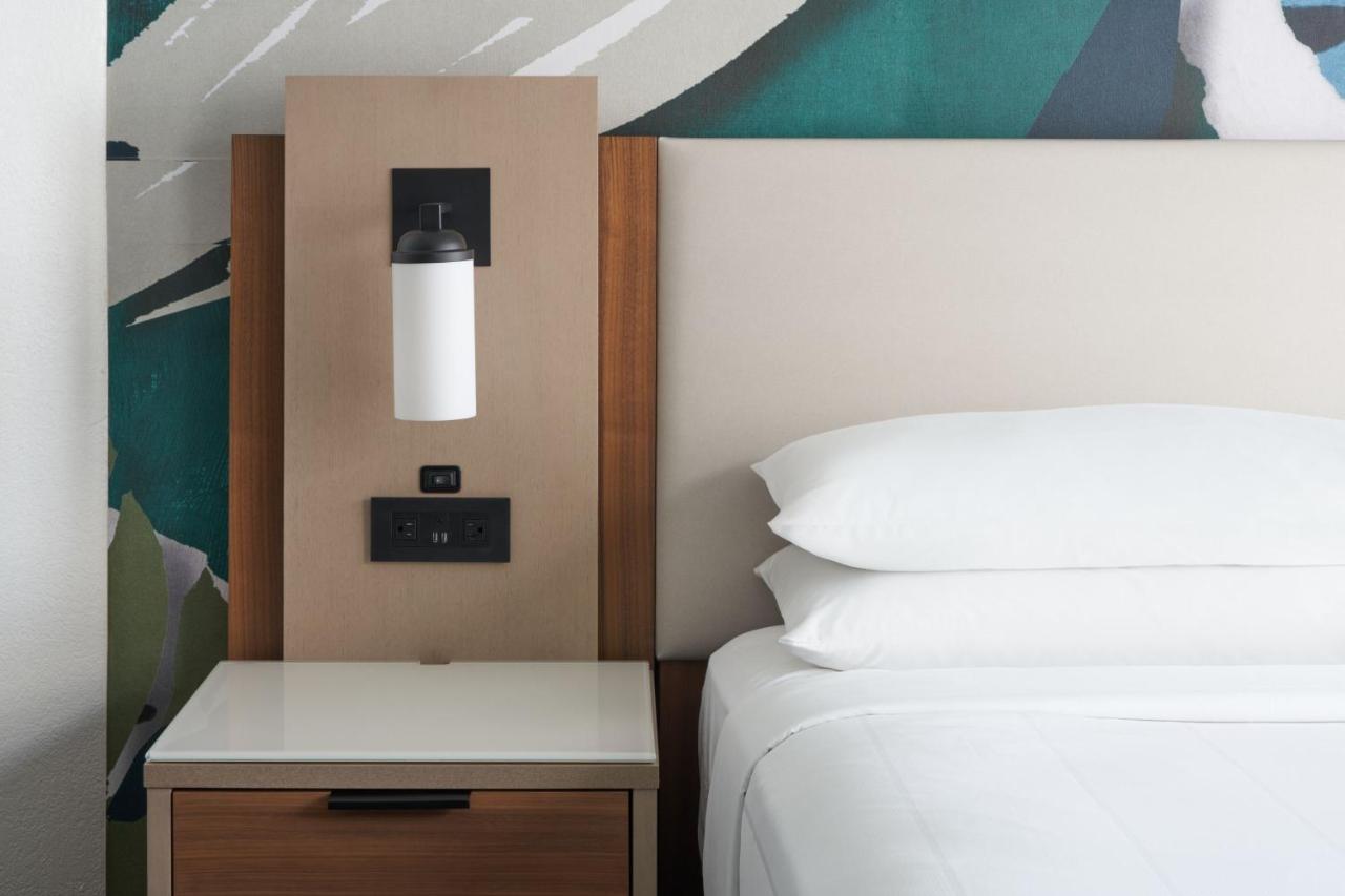 King Room at Miami Marriott Biscayne Bay