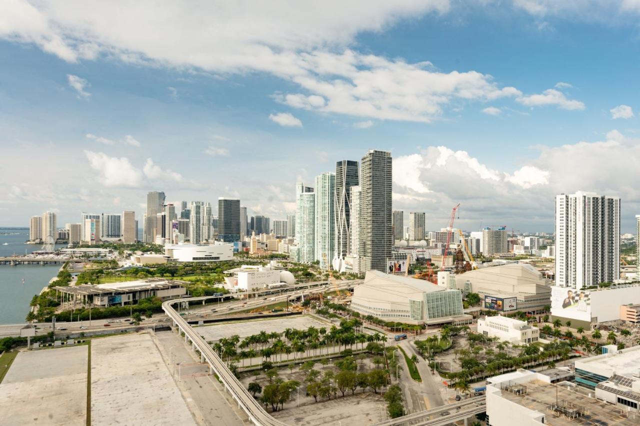 Double Room with Two Double Beds High Floor - Concierge Level at Miami Marriott Biscayne Bay