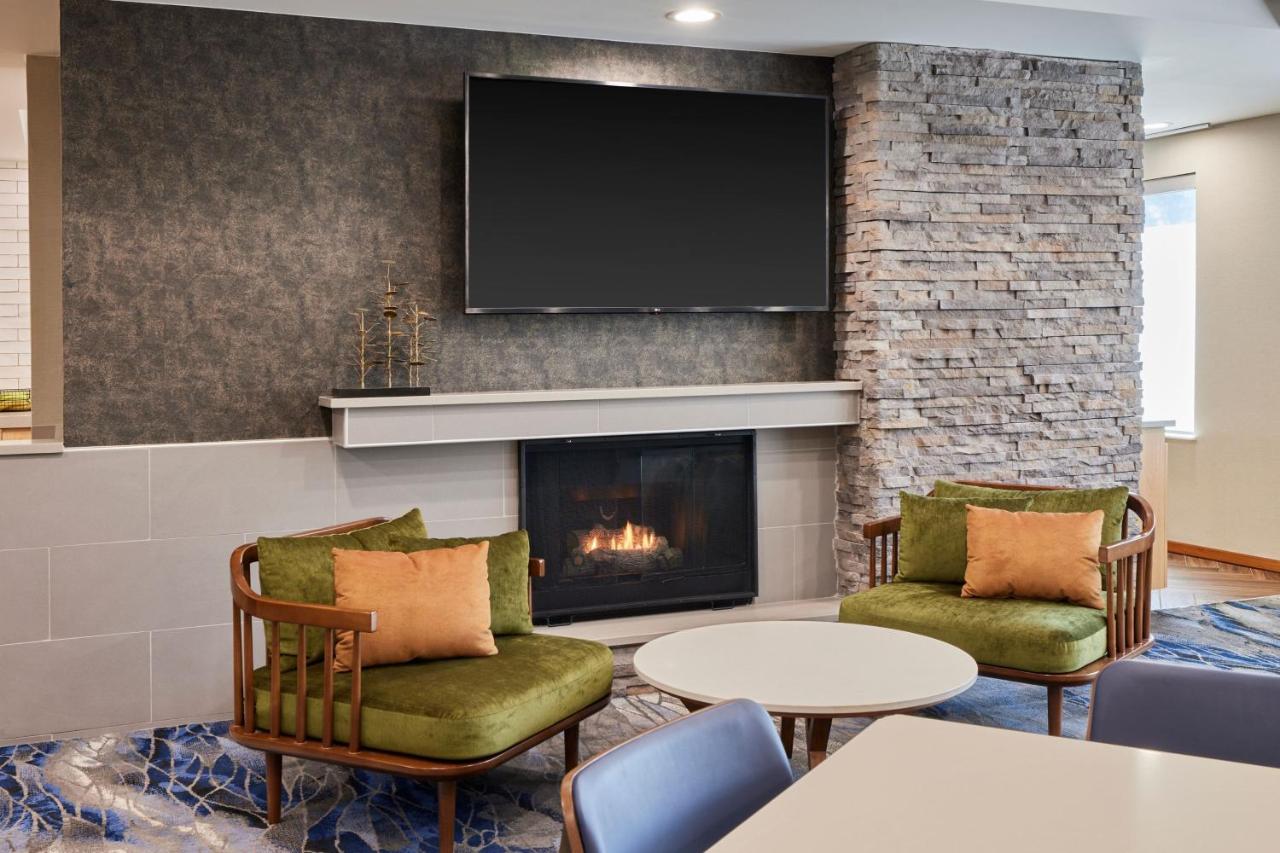 | Fairfield Inn & Suites by Marriott Burlington