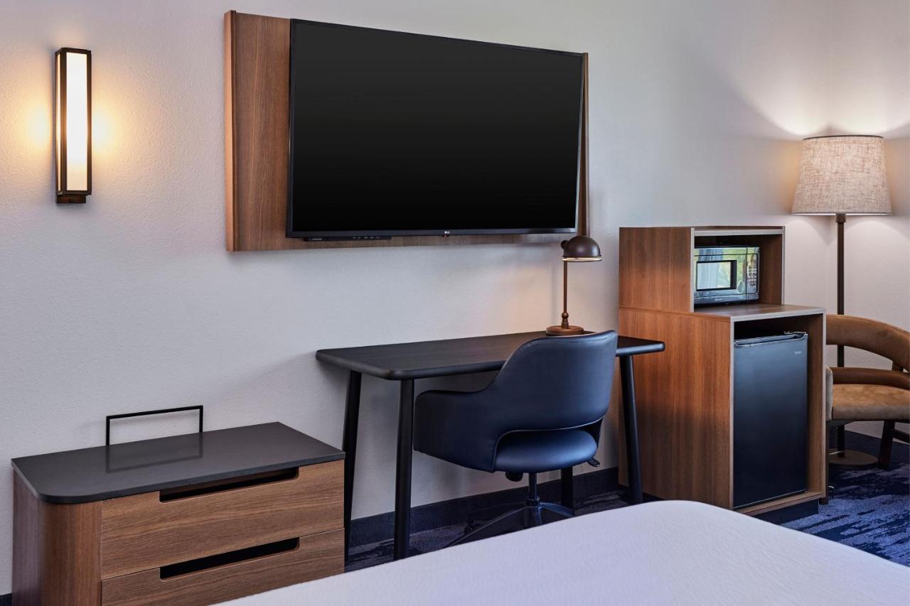 | Fairfield Inn & Suites by Marriott Burlington