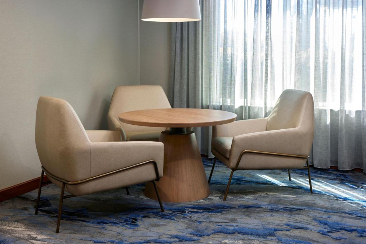 | Fairfield Inn & Suites by Marriott Burlington
