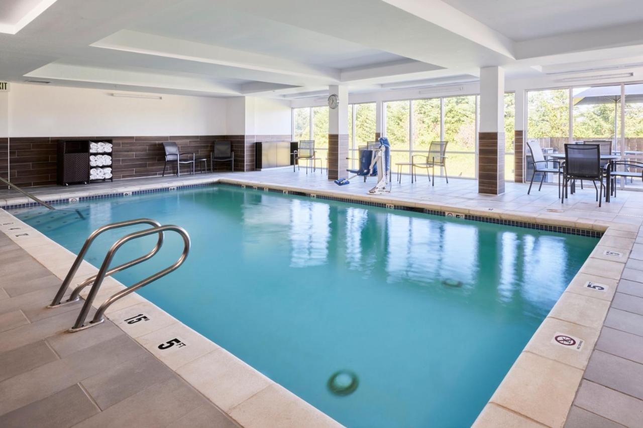 | Fairfield Inn & Suites by Marriott Burlington