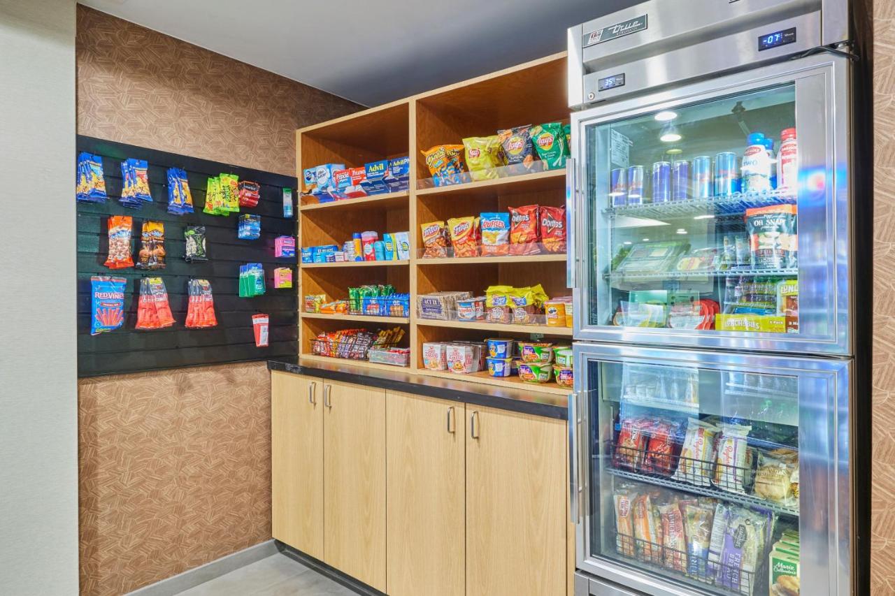 | Fairfield Inn & Suites by Marriott Burlington