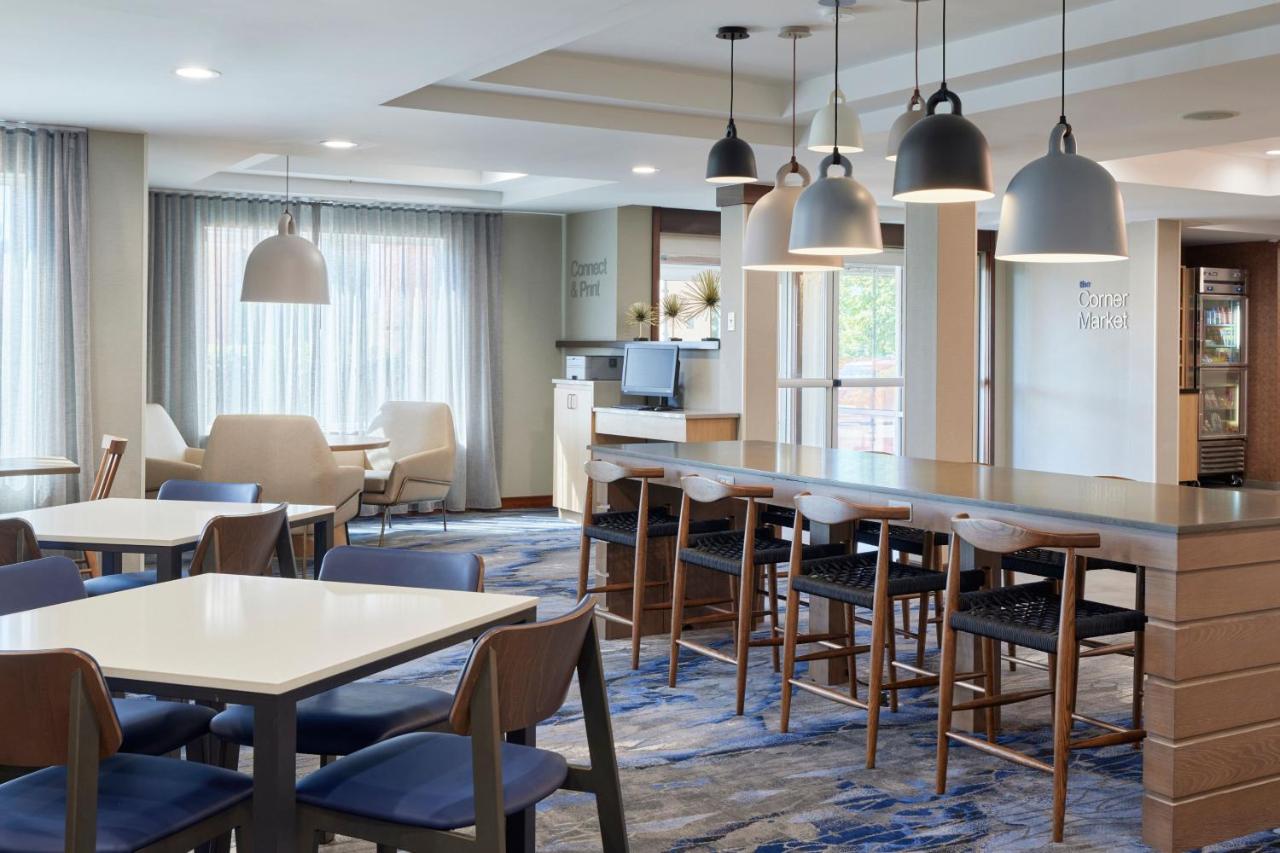 | Fairfield Inn & Suites by Marriott Burlington