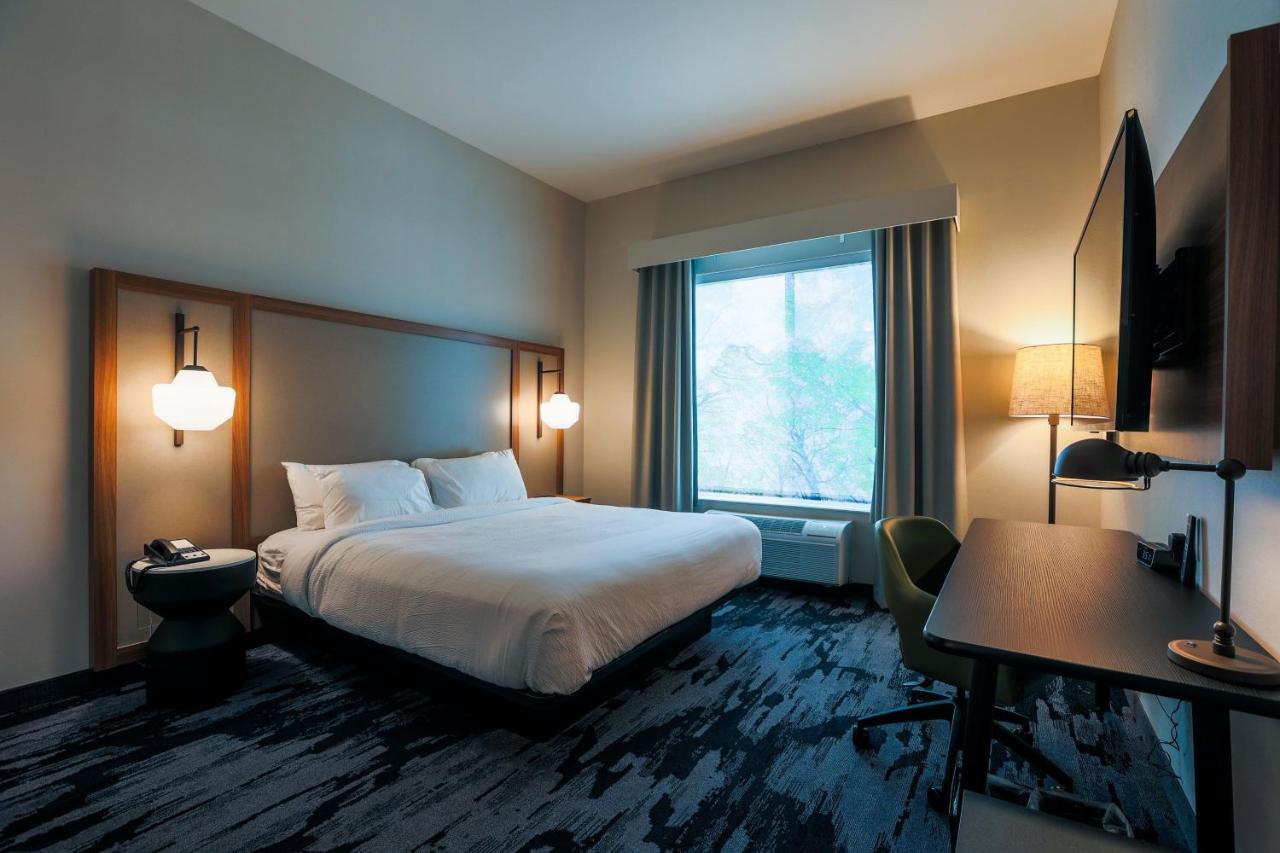 | Fairfield Inn & Suites Marquette